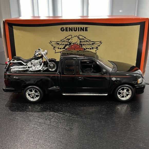 Harley-Davidson Limited Edition Collectable Model Ford F150 Truck & Fat Boy - Picture 7 of 13
